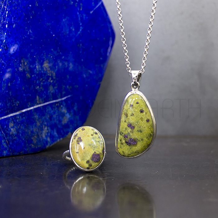 Serpentine Stichtite