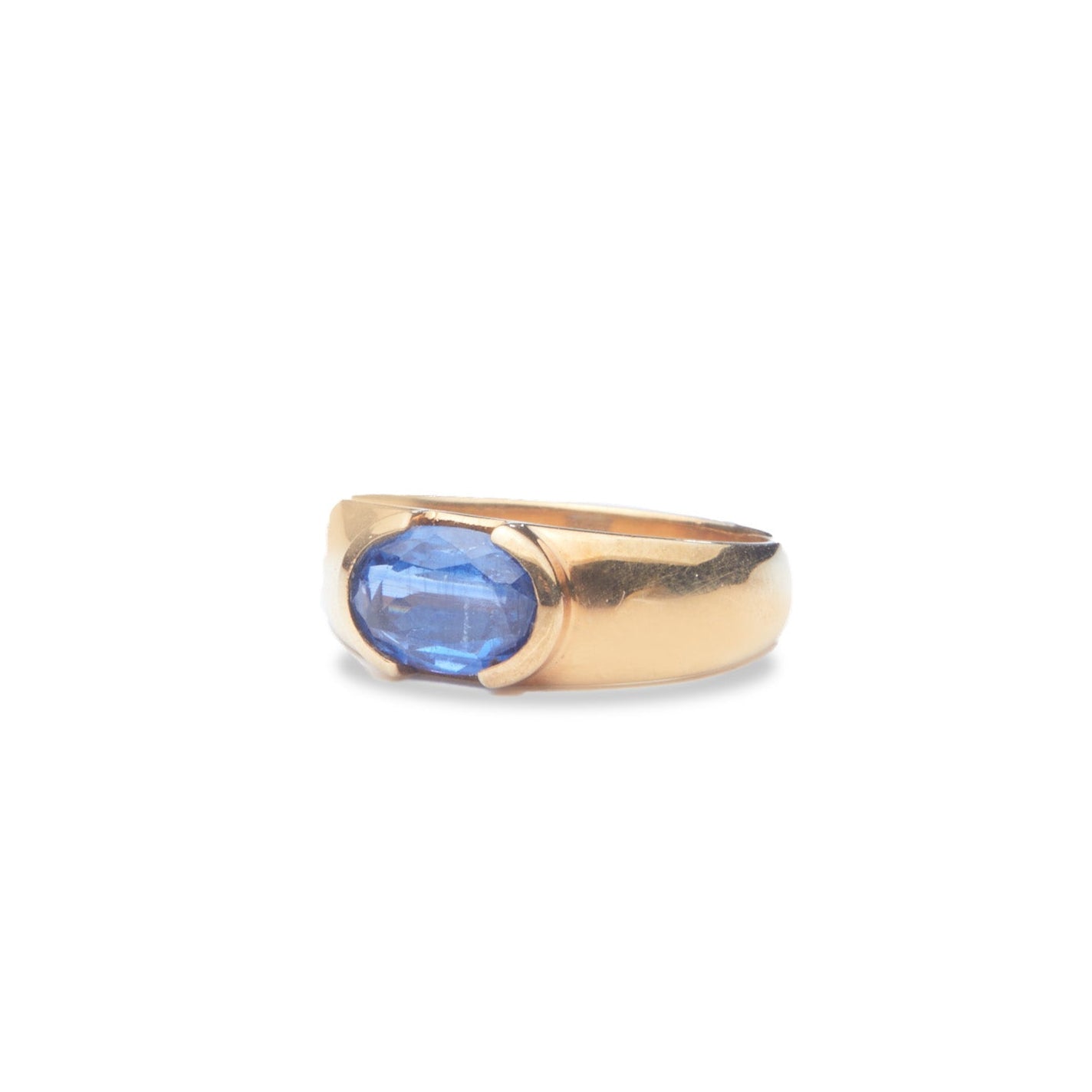 Kyanite faceted oval vermeil ring with clamp bezel side angle