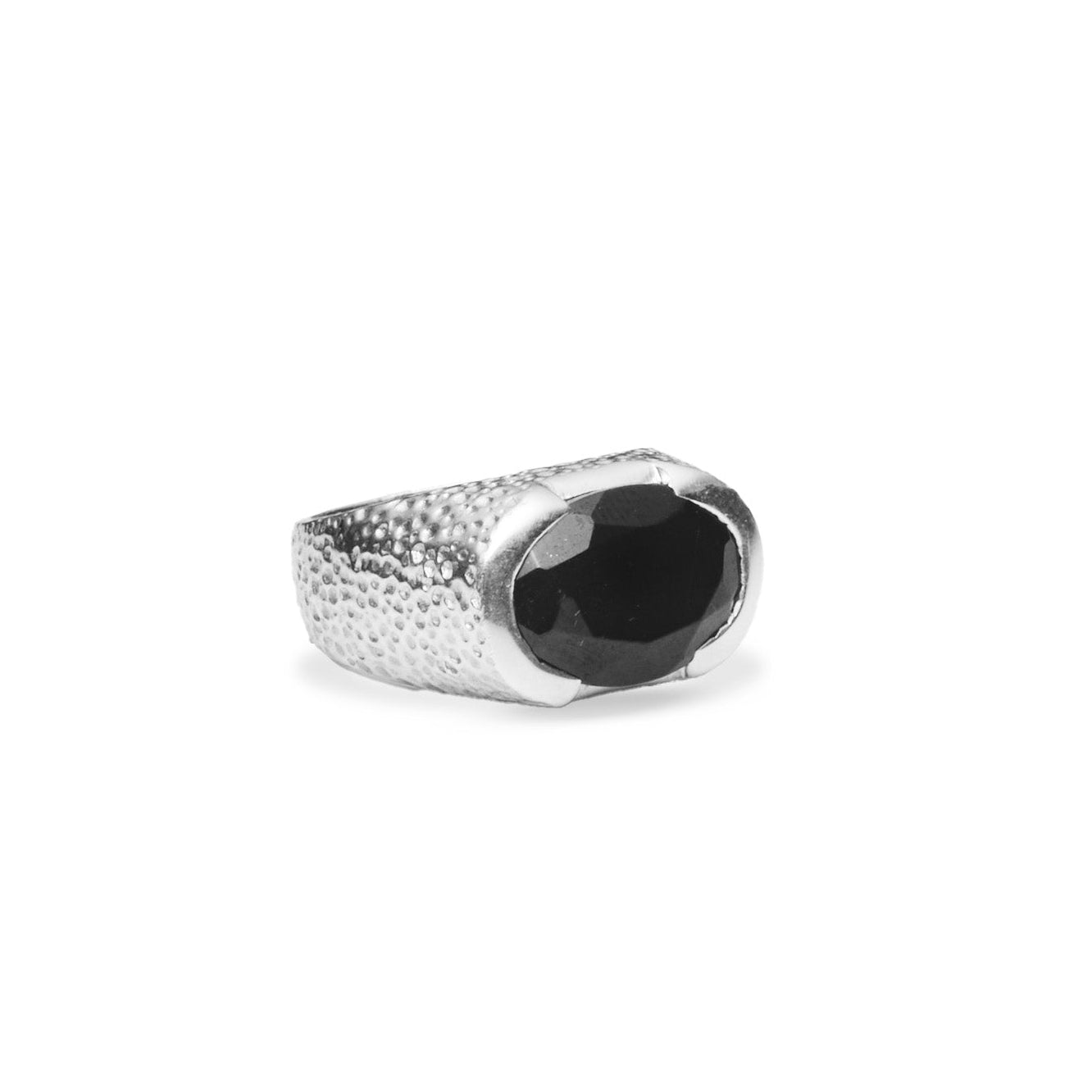 black onyx oval faceted clamp ring with hammered band side angle