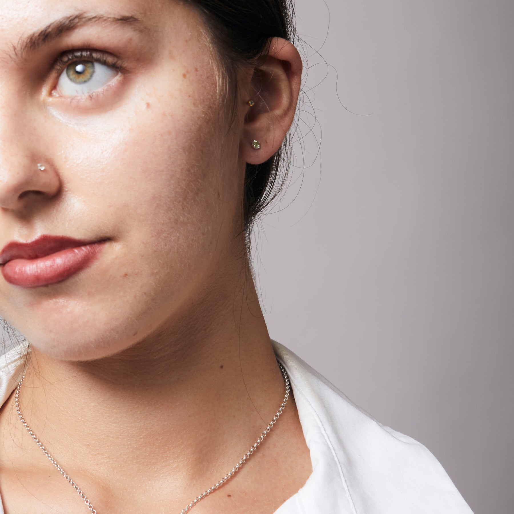 Peridot faceted round claw set Stud Earrings