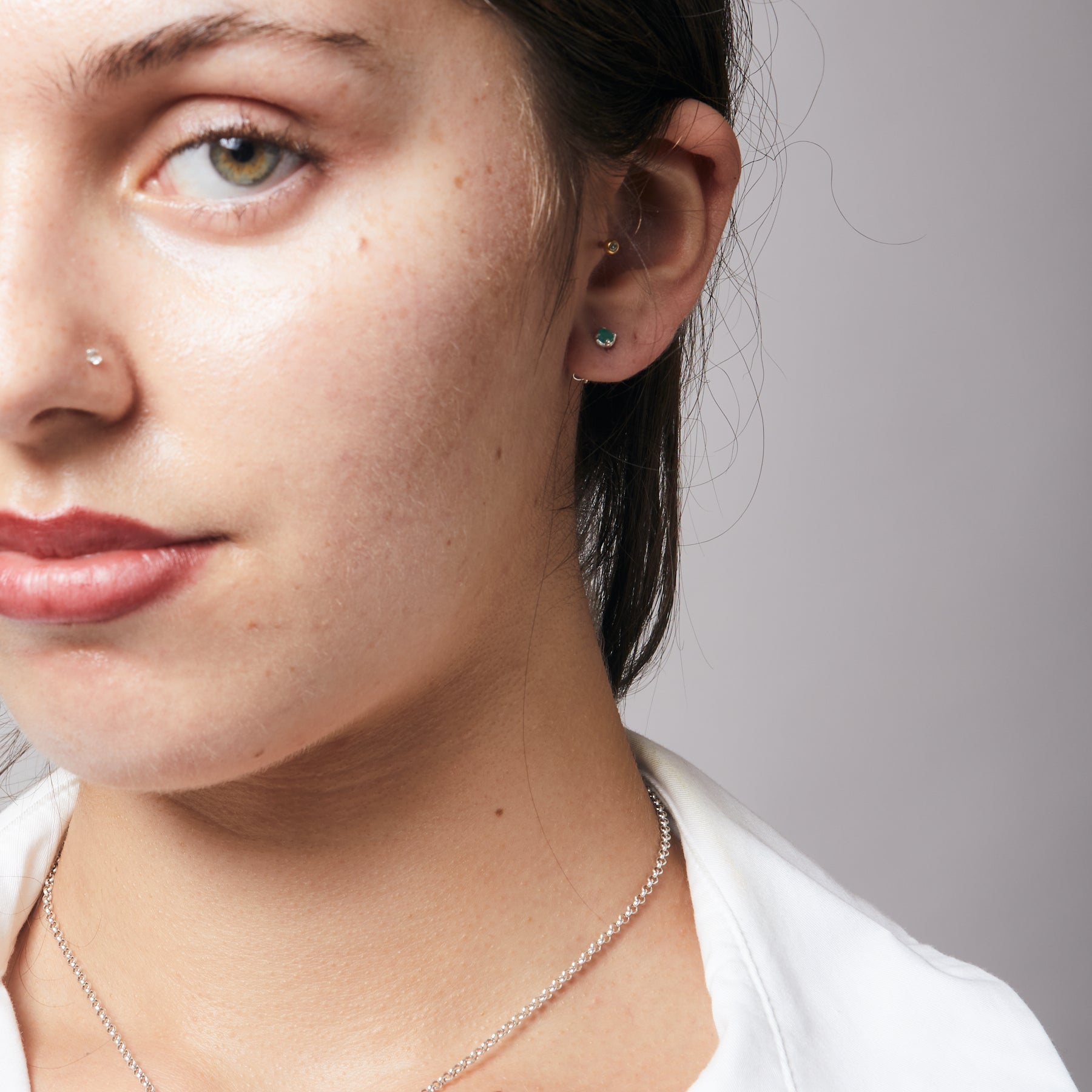 Emerald faceted round claw set Stud Earrings