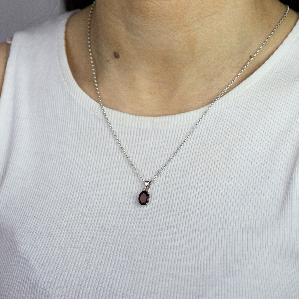 SILVER GARNET NECKLACE