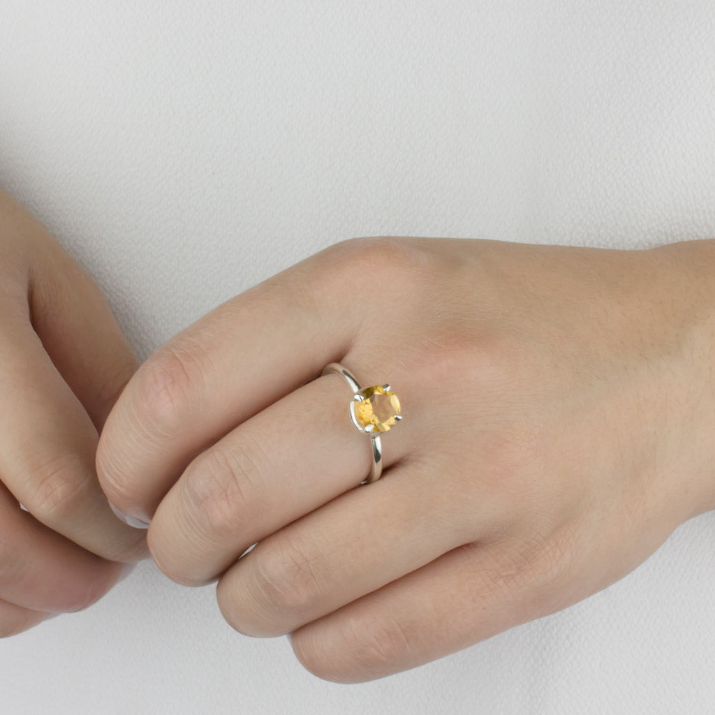 Round shape, claw set Citrine Ring