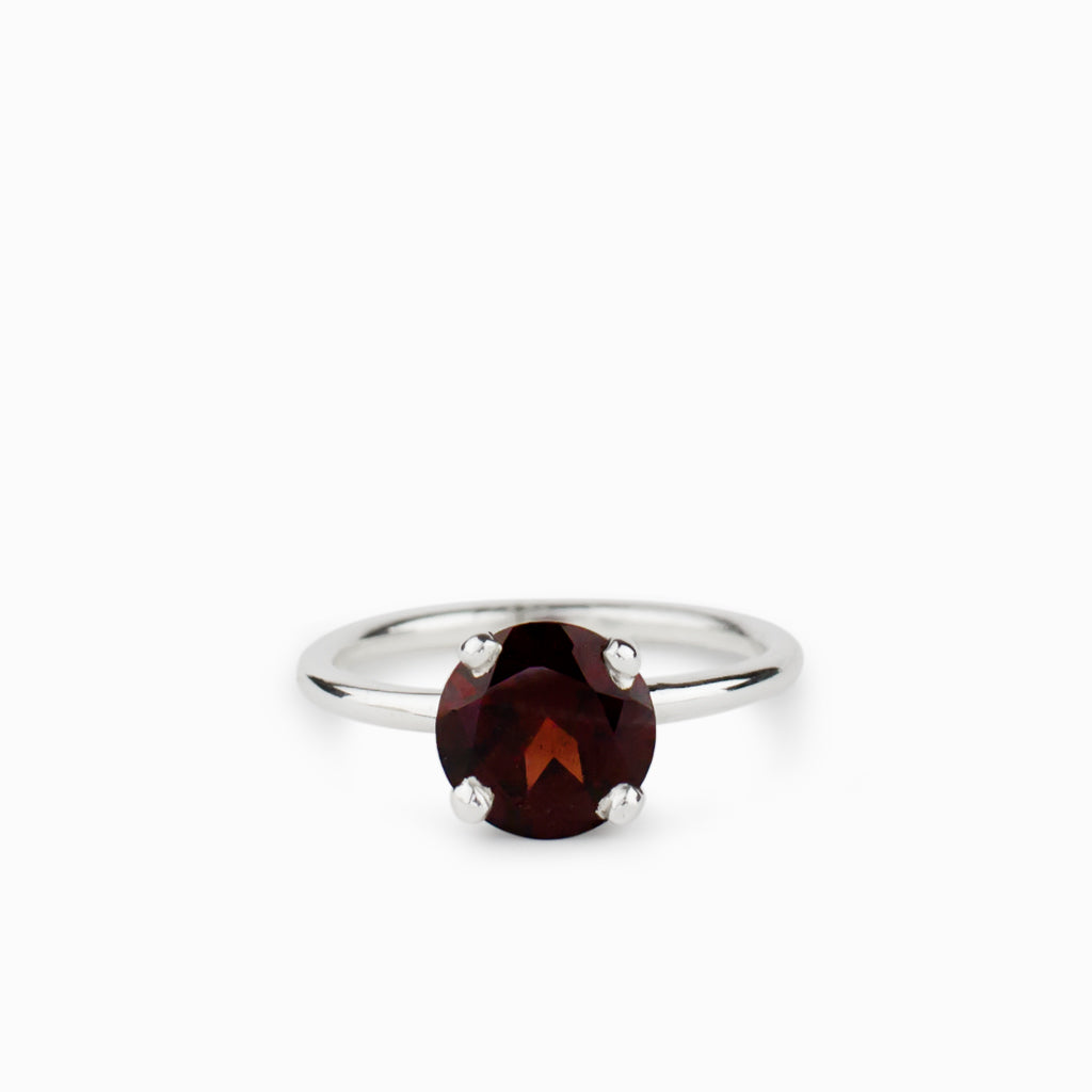 Round shape, claw set Garnet Ring