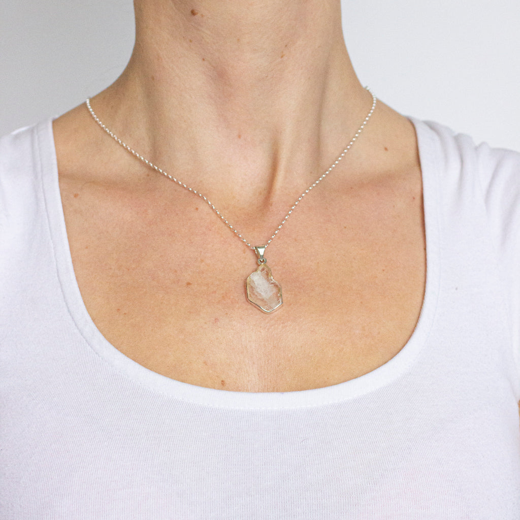 Faden Quartz Necklace