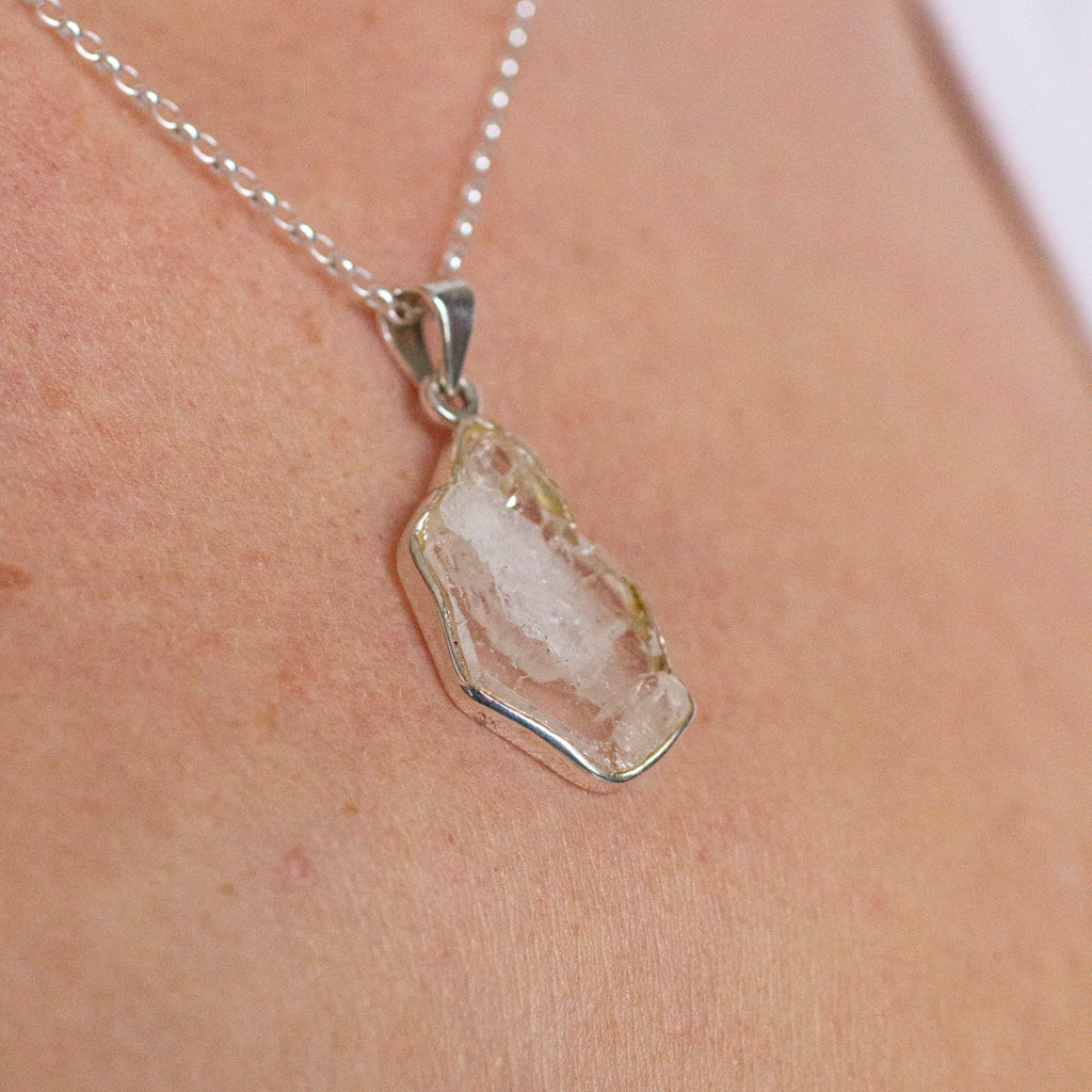 Faden Quartz Necklace