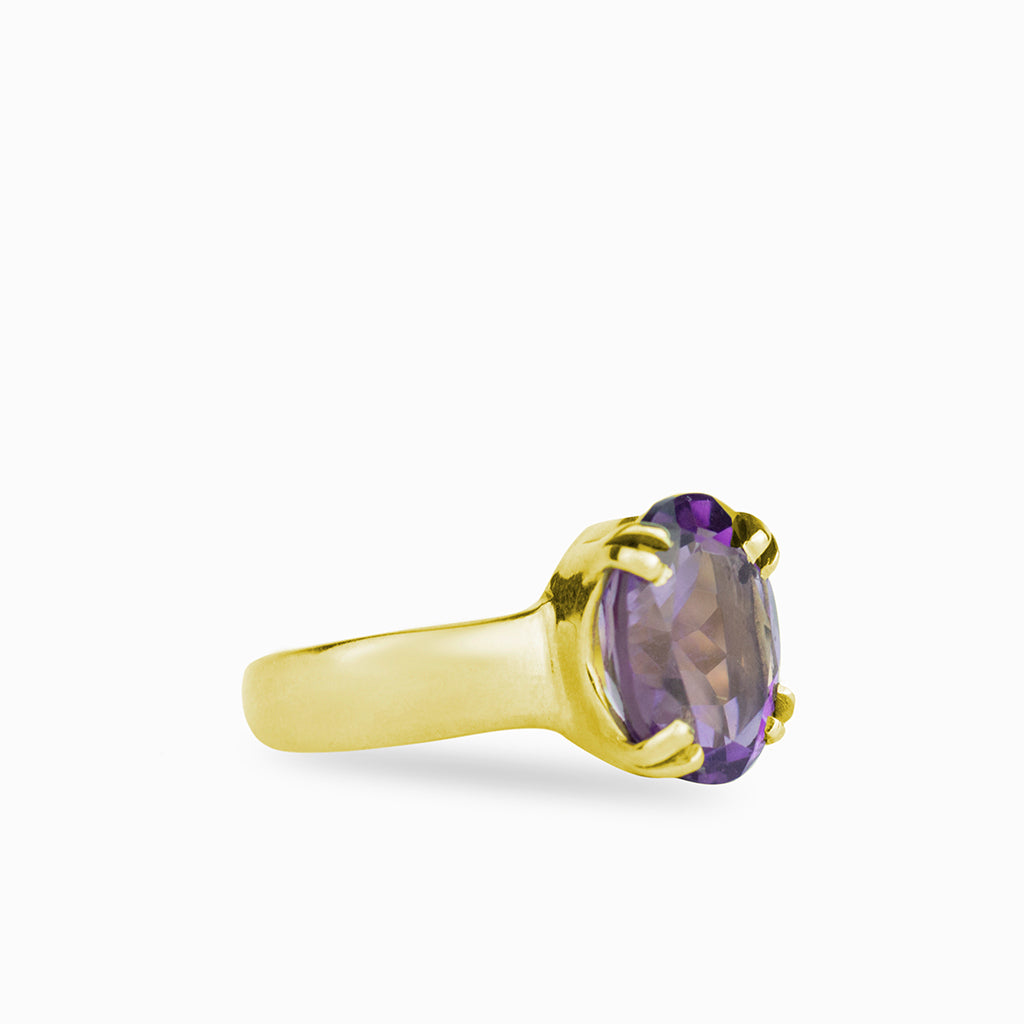 Oval faceted Amethyst ring in yellow golf vermeil 
