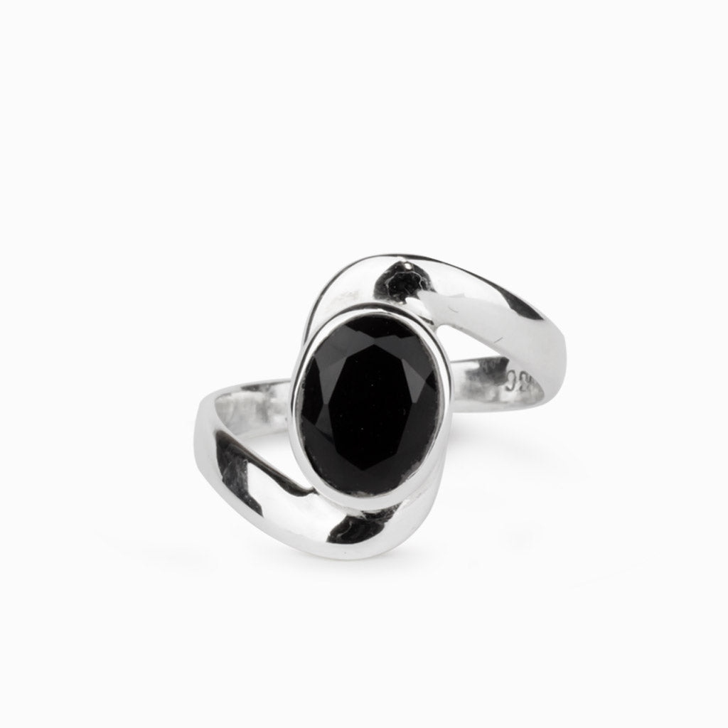 Oval shaped, faceted Black Onyx Ring