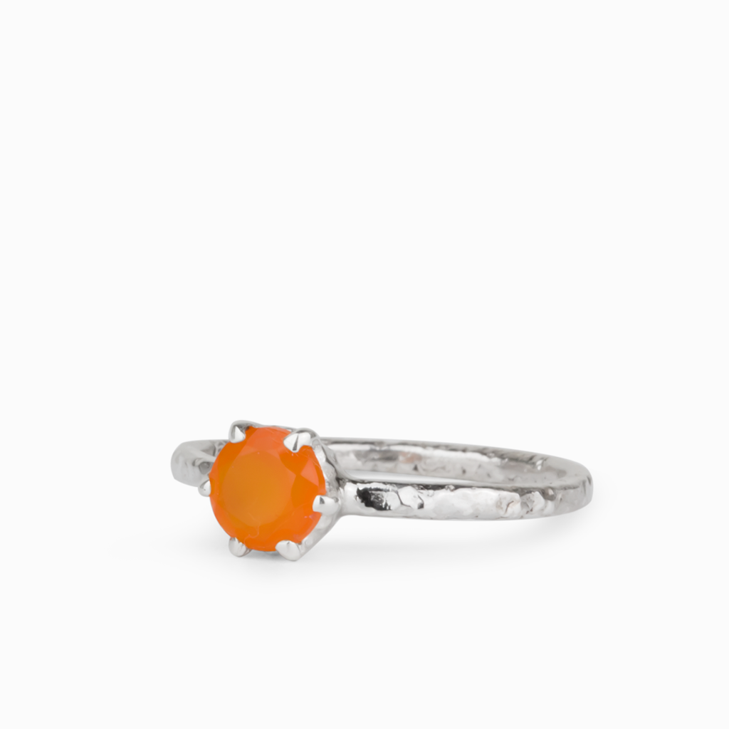 Round shape Carnelian, Textured band claw set ring