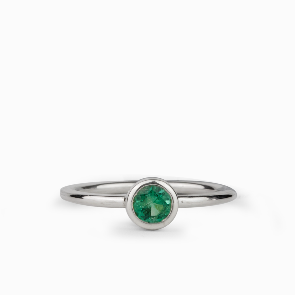 Round shape Emerald Ring