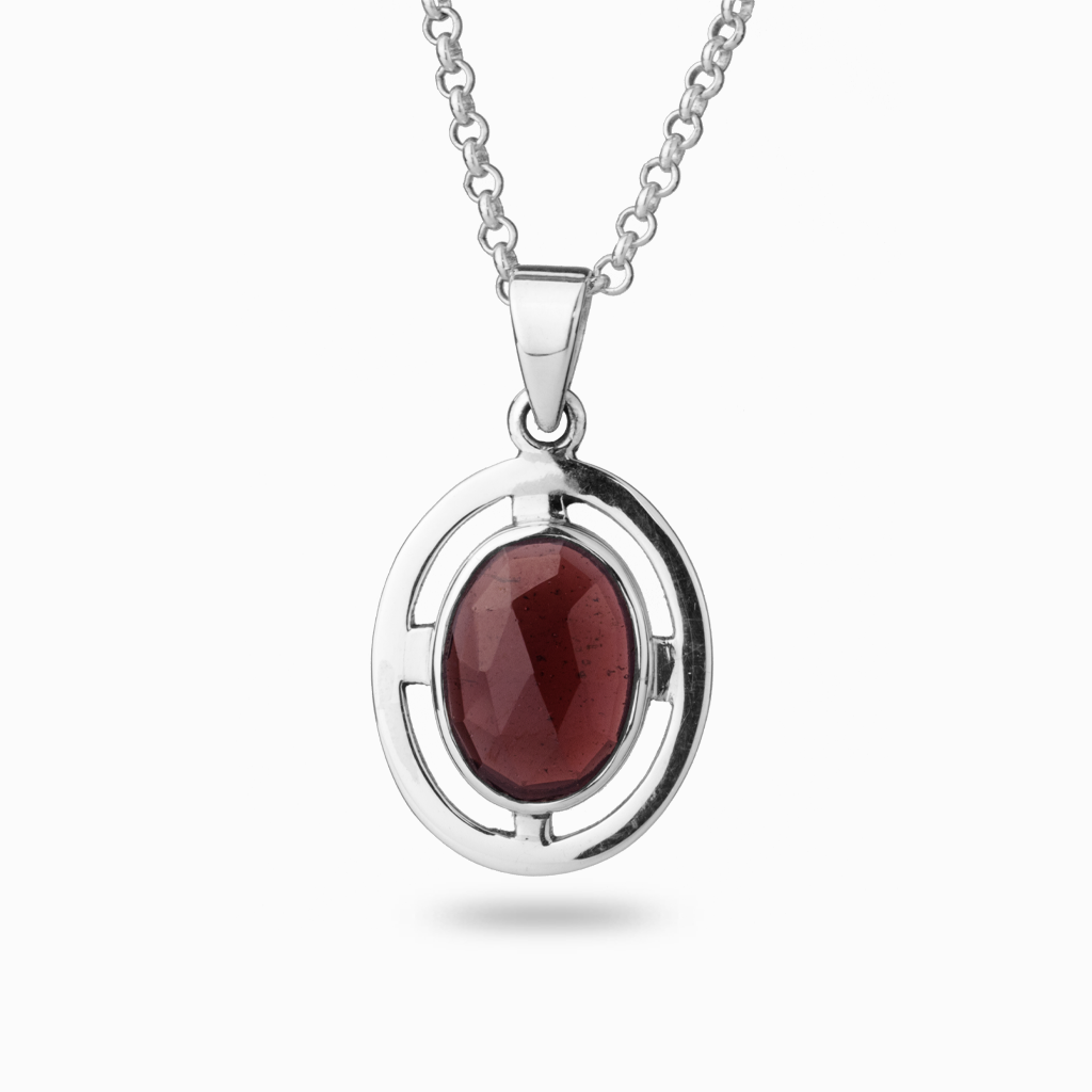 Oval shape, SIlver frame Garnet Necklace