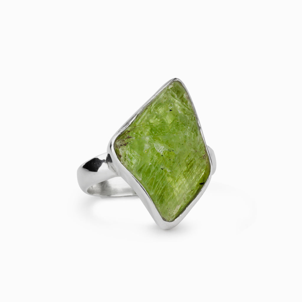 Free form, Green Kyanite Ring