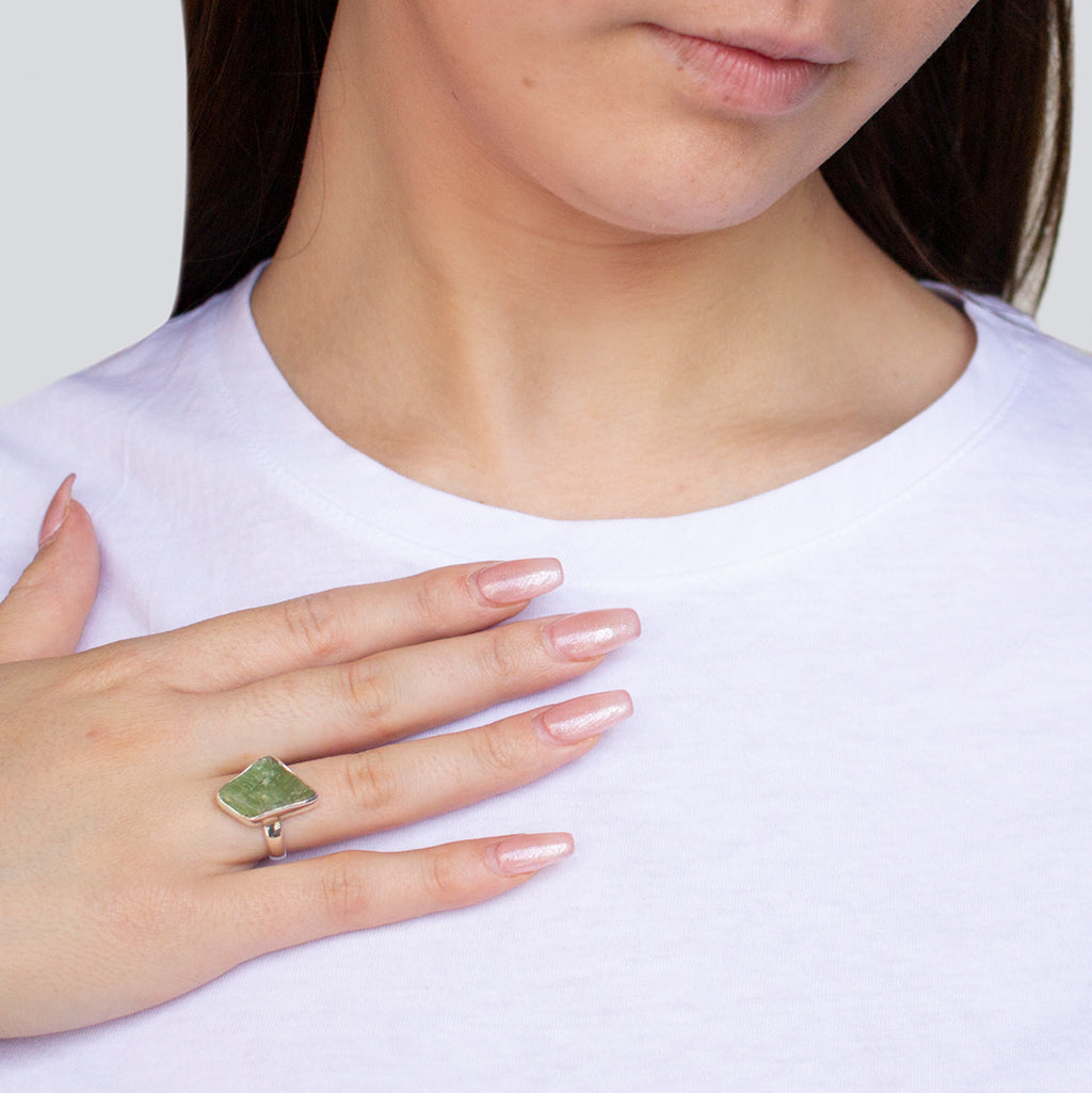 Free form, Green Kyanite Ring